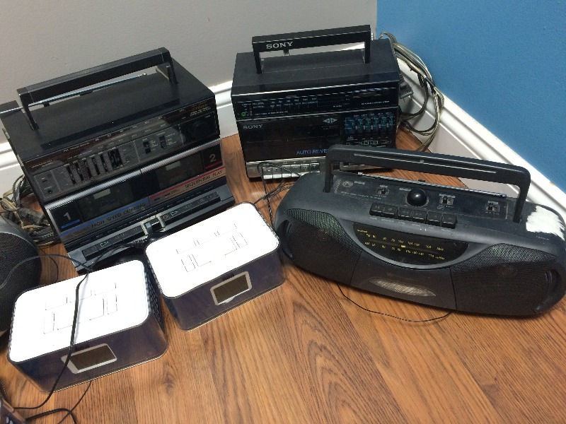 lot 54 image: Assorted Clock Radios, CD Players   View all pictures for more details   Lot of 8