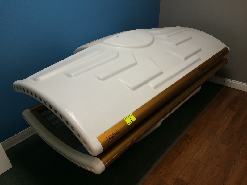lot 6 image: Tan America Tanning Bed - view all pictures for more details  Works