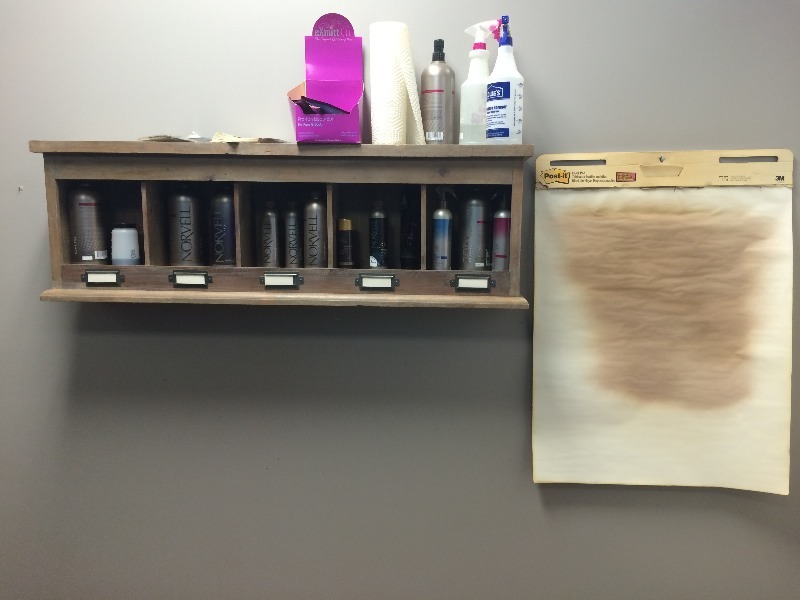 lot 58 image: Assorted Contents in Tanning Spray Room - view all pictures for more details.