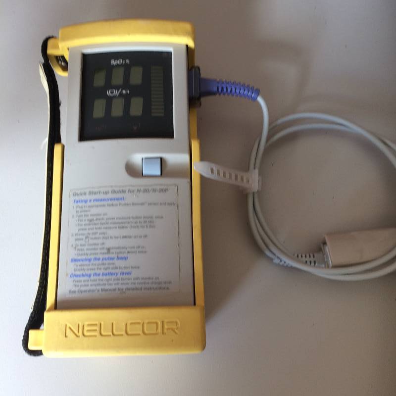 lot 46 image: Retails USED $500 Nellcor N20 Handheld Portable Pulse Oximeter Adult Finger Probe Oxygen Saturation Monitor Medical Device With Case - Excellent Condition