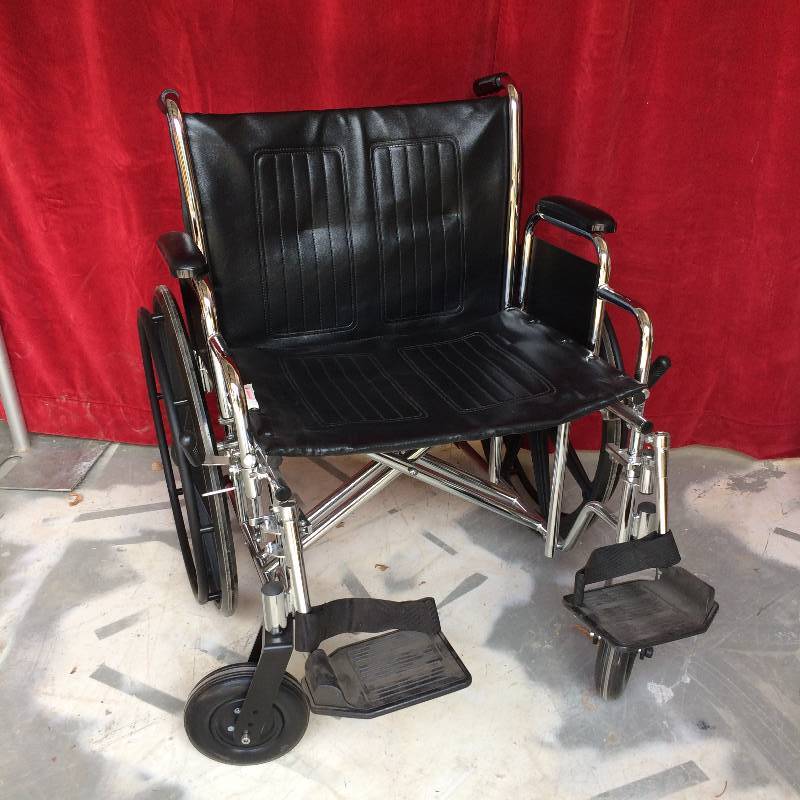 lot 8 image: Cardinal Health CW0007CEL Bariatric Extra Wide Portable Collapsible Wheelchair Up To 500lbs Capacity - Excellent Like New Condition