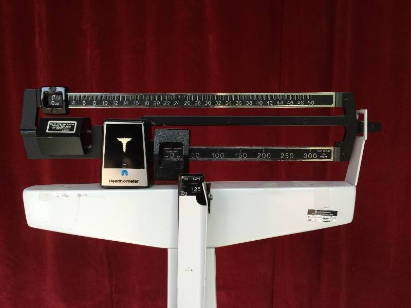 lot 19 image: Health O Meter Heavy Duty Medical Clinic Physicians 350lb Balance Beam Scale With Height Rod - Excellent Condition