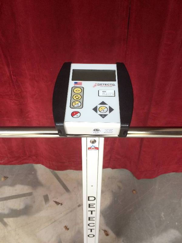 lot 14 image: Retails New $1700 Medical Clinic Detecto 600 lbs Bariatric Scale #750 Digital Weight BMI  Indicator With Handrails - Excellent Condition