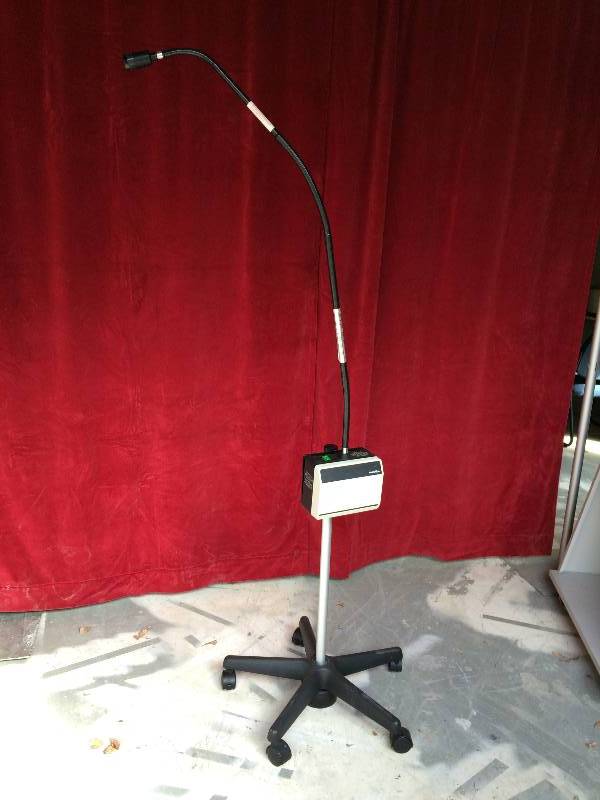 lot 55 image: WOW RETAIL USED $600 WELCH ALLYN PORTABLE FLOOR EXAM PROCEDURE OBGYN LIGHT 48830 & FOCUSABLE ADJUSTIBLE FIBEROPTIC LAMP LITE PIPE & STAND - EXCELLENT CONDITION
