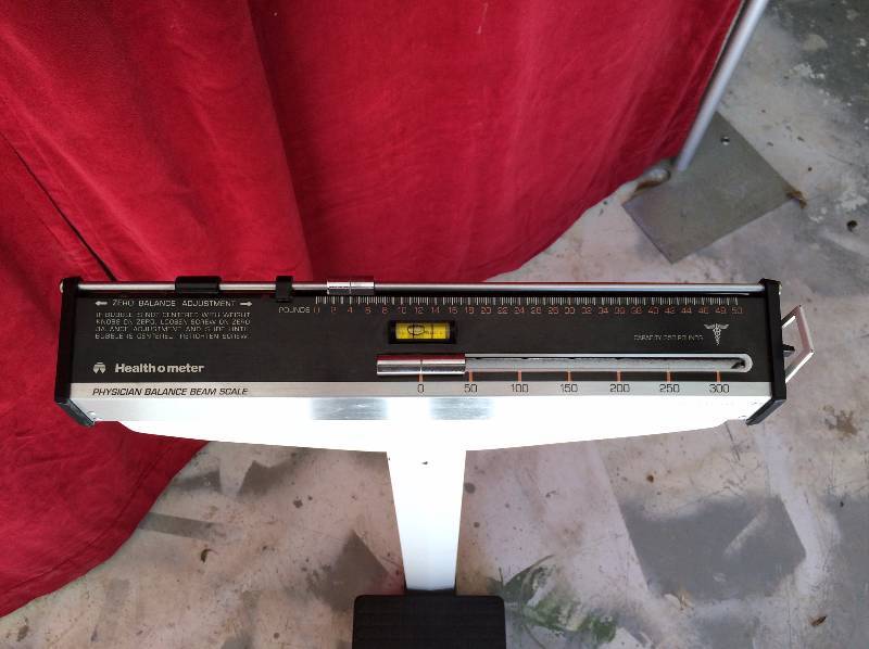 lot 117 image: Professional Health-O-Meter Physicians Medical Clinic Balance Beam Scale Waist-high Scale Model 231S - Excellent Condition