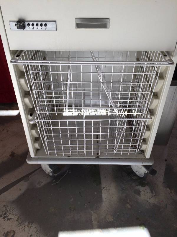 lot 122 image: Retails $2000 ALERT Mechanics Bead Crafters Carpenters Home Hobbyists Medical Clinics This Cart Has Many Drawers & Is Mobile Innerspace Medical Supply Cart Model 6175H