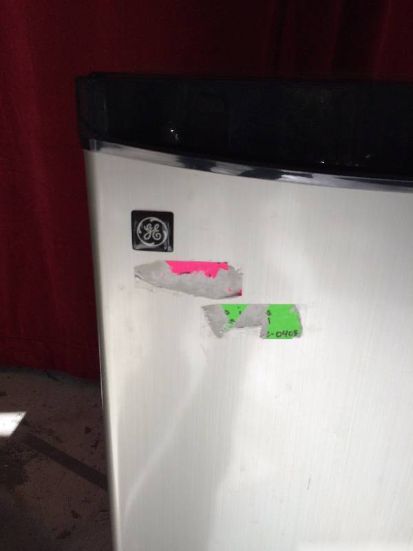 lot 126 image: GE Bar Fridge