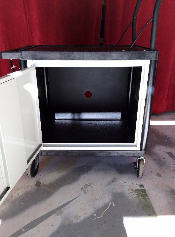 lot 127 image: Luxor Utility Cart