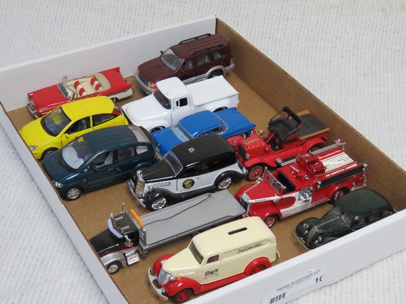 lot 10 image: Vintage Cars and Trucks