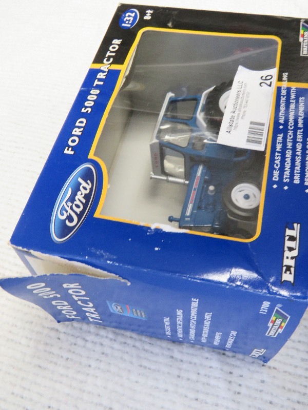 lot 26 image: Ford Tractor