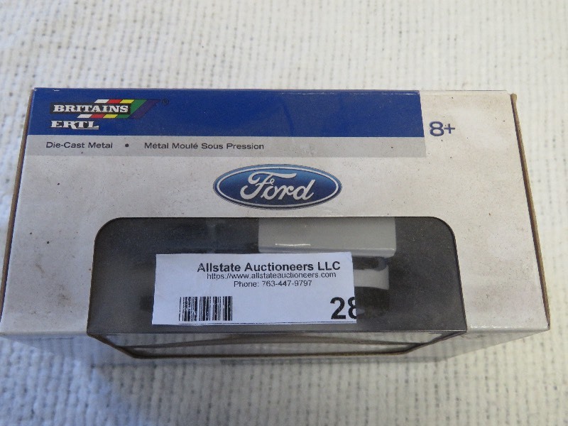 lot 28 image: Ford Tractor