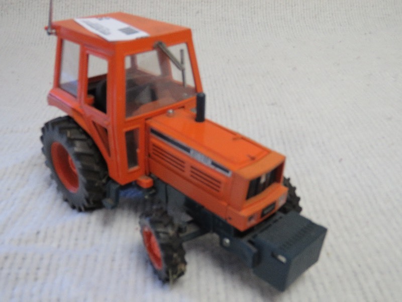 lot 29 image: Kubota Tractor