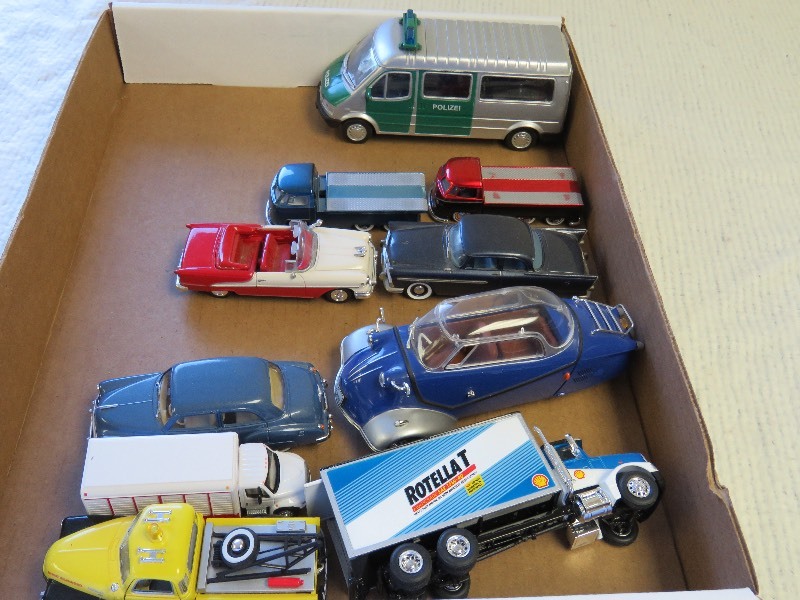 lot 32 image: Vintage Cars