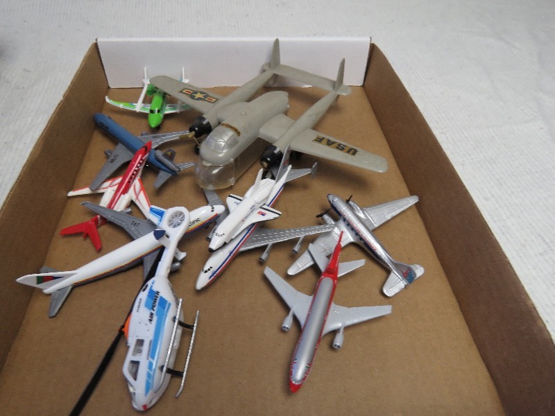 lot 39 image: Airplanes and Helicopters