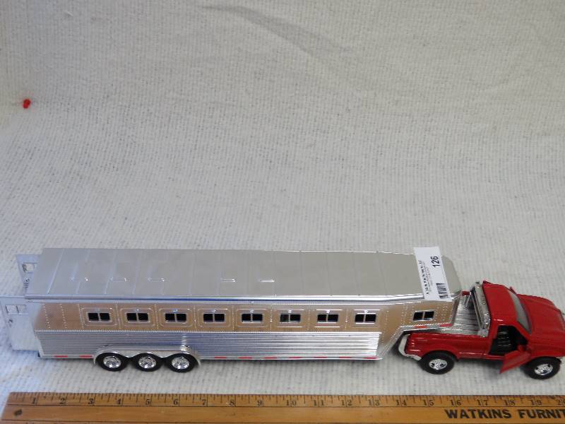 lot 126 image: Collectible Pickup and trailer