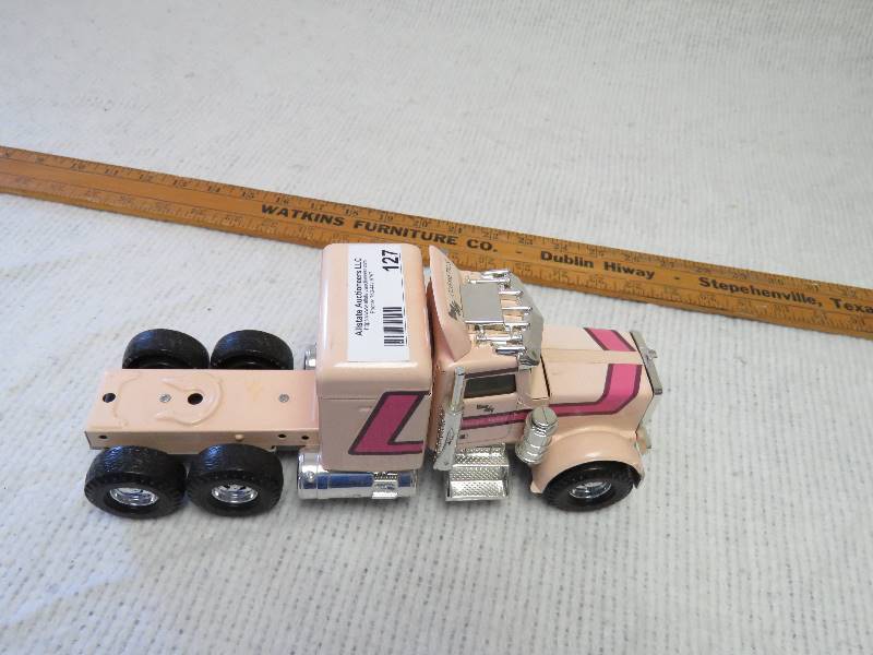 lot 127 image: Vintage Mary Kay Semi