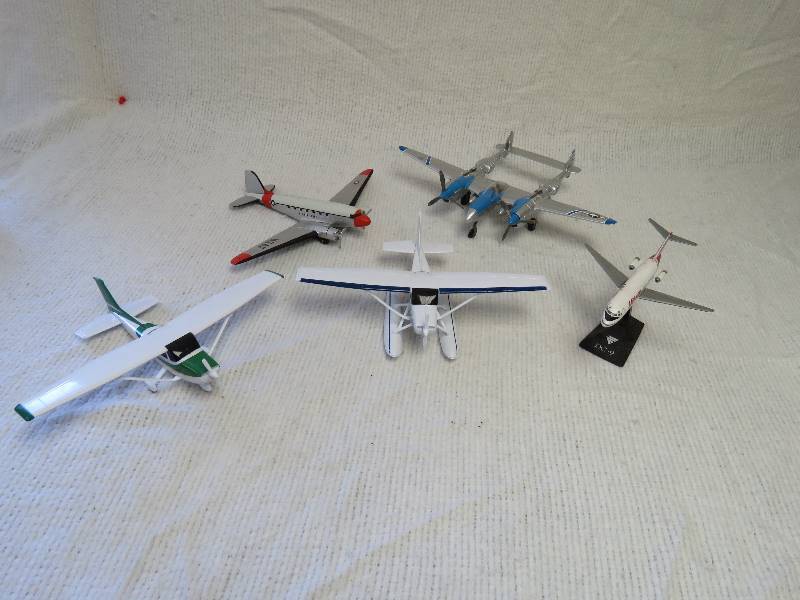 lot 134 image: Airplanes