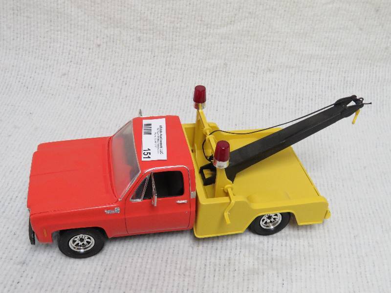 lot 151 image: Vintage Tow Truck
