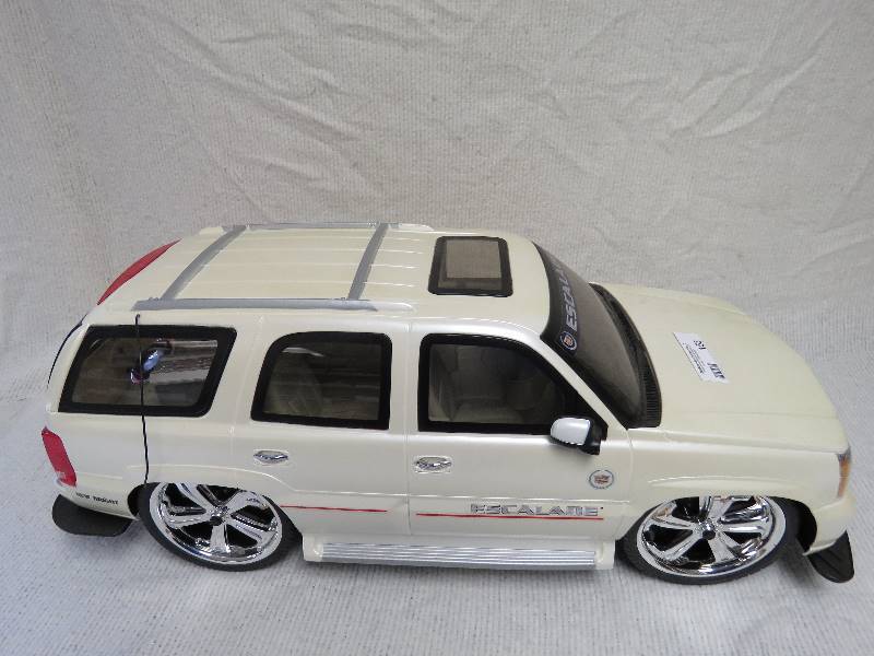 lot 153 image: Collectible Escalade