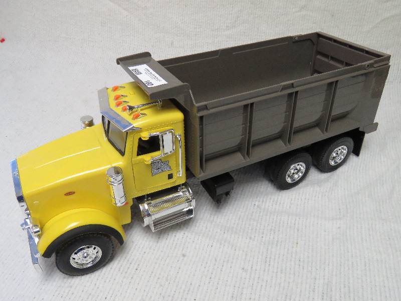 lot 160 image: Collectible Peterbilt