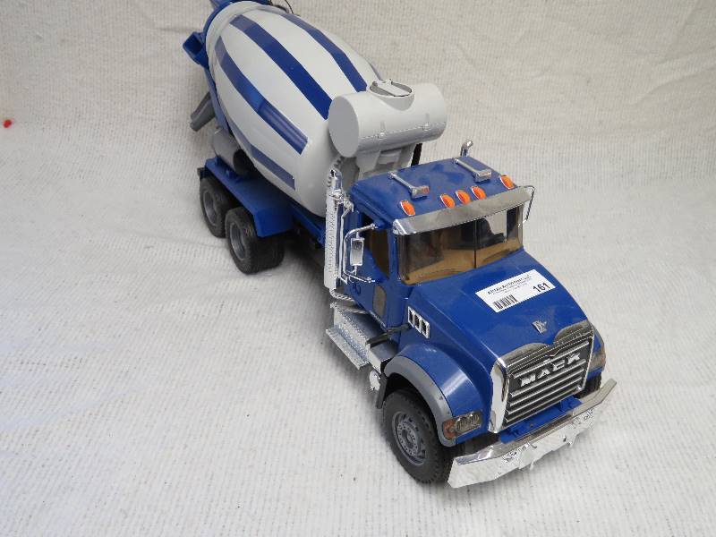 lot 161 image: Collectible Cement Truck
