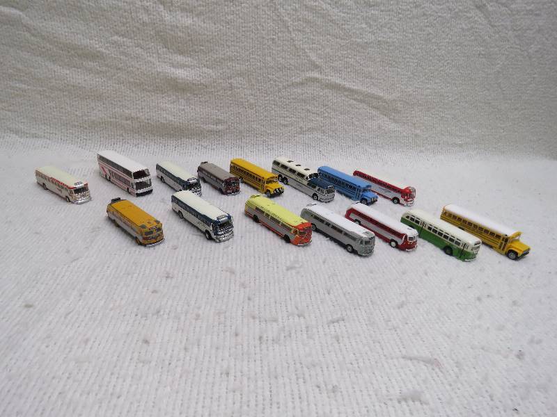 lot 175 image: Collectible Buses