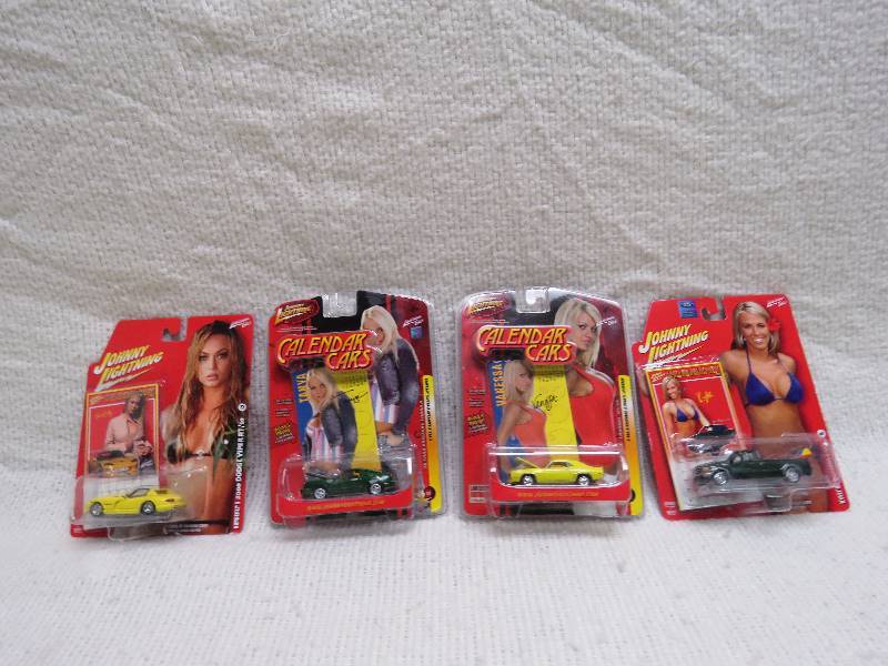 lot 182 image: Johnny Lightning Cars-New in Packages