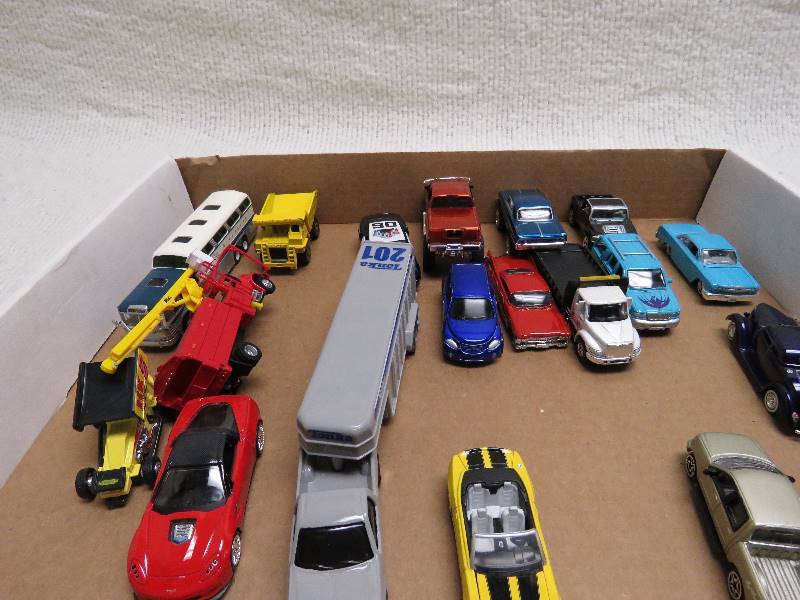 lot 198 image: Collectible cars