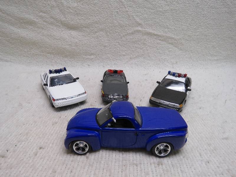 lot 408 image: Collectible Police Cars