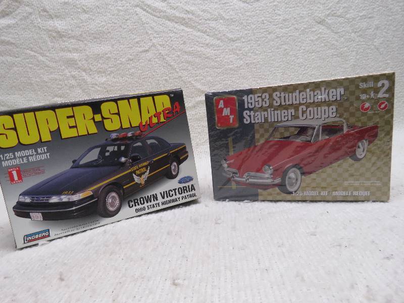 lot 411 image: Collectible Model Kits