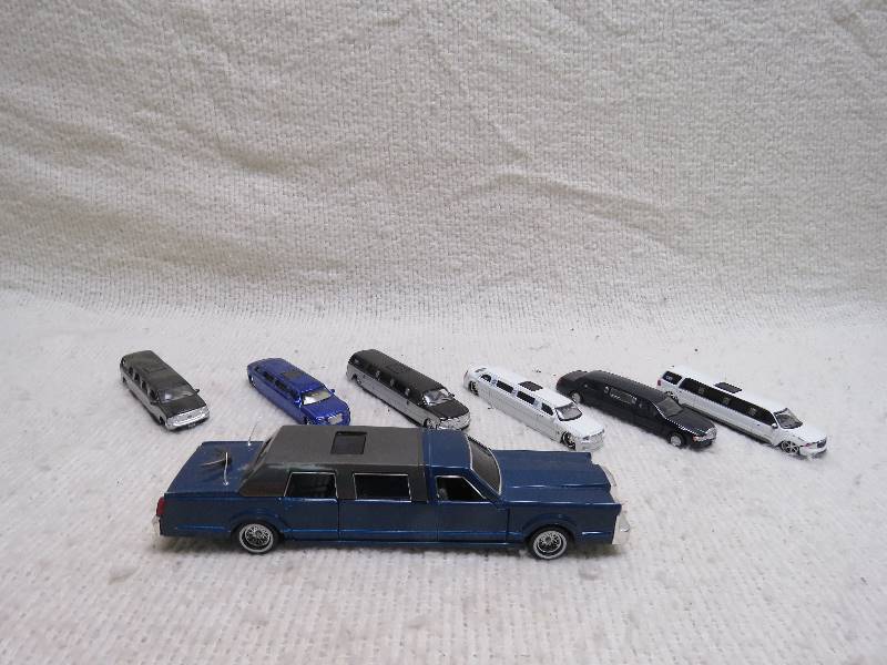 lot 413 image: Collectible Limousines