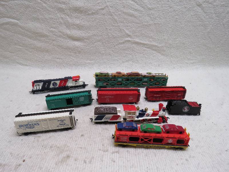 lot 440 image: Collectible Train