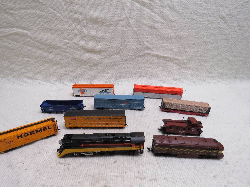 lot 441 image: Collectible Train
