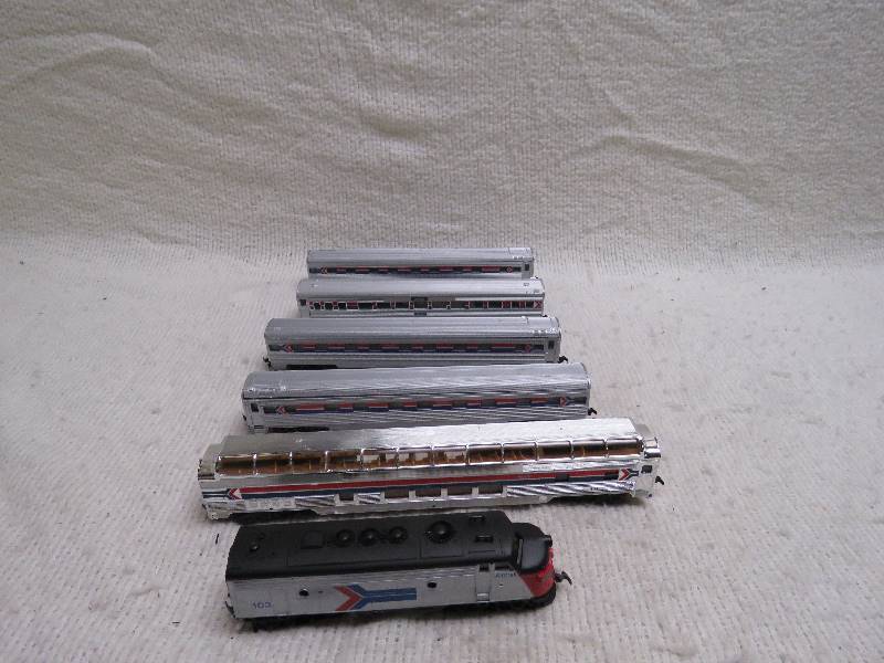 lot 443 image: Collectible AmtrakTrain