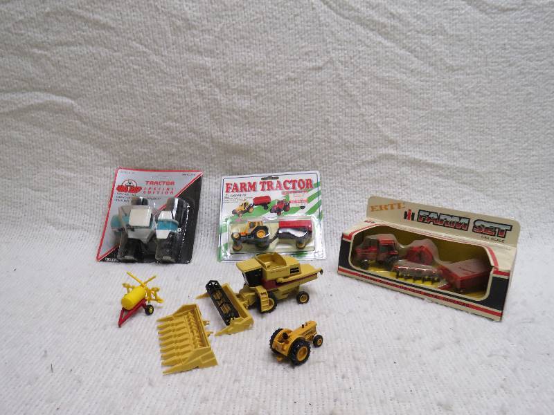 lot 464 image: Collectible Farm toys
