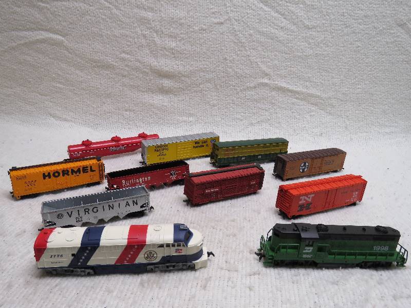 lot 469 image: Collectible Trains