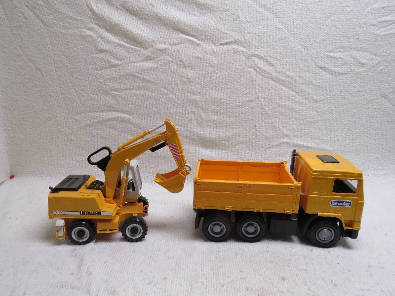 lot 480 image: Collectible constuction