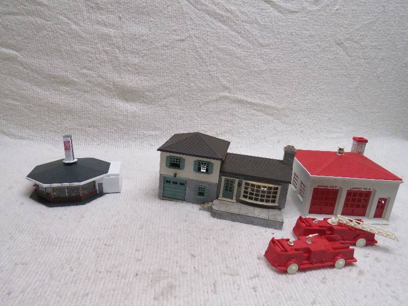 lot 485 image: Vintage buildings