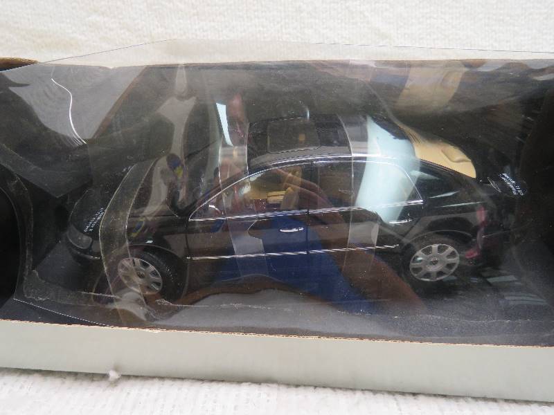 lot 513 image: Collectible car