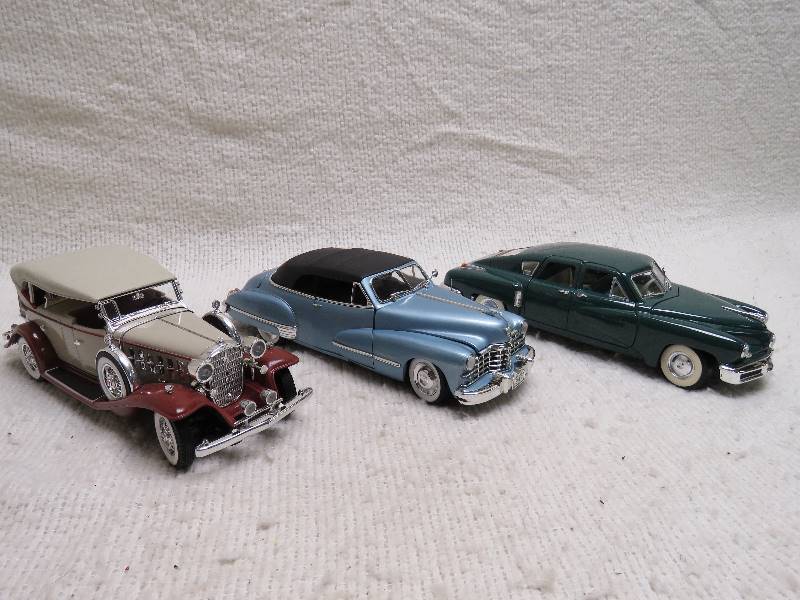 lot 528 image: Antique cars