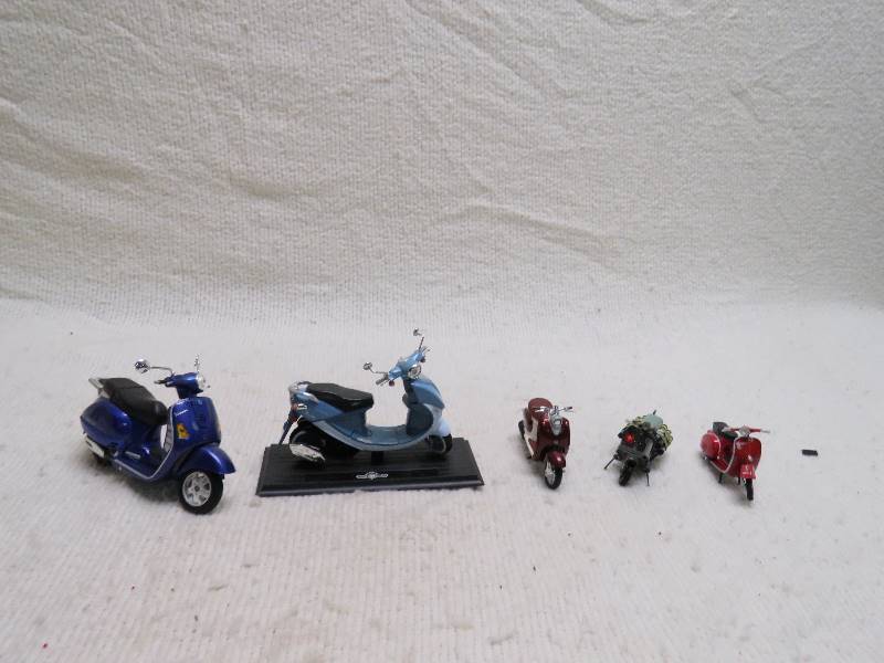 lot 529 image: Scooters