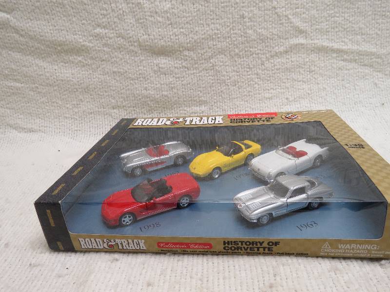 lot 530 image: Road & Track set