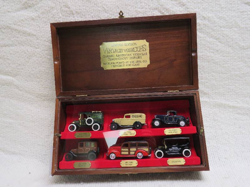 lot 532 image: Vintage Collectible Car set