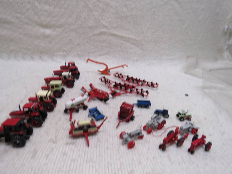 lot 541 image: Collectible Farm Toys