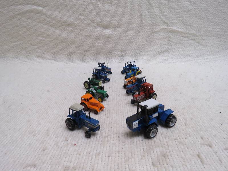 lot 543 image: Collectible Tractors