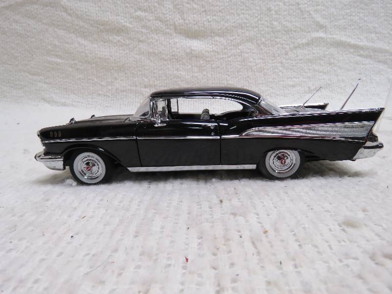 lot 546 image: The Danbury Mint collectible