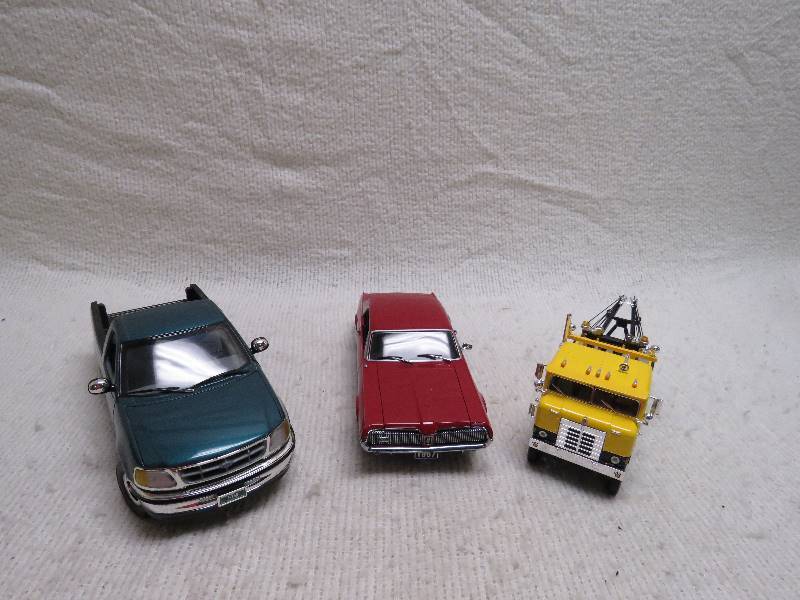 lot 548 image: Collectible toys