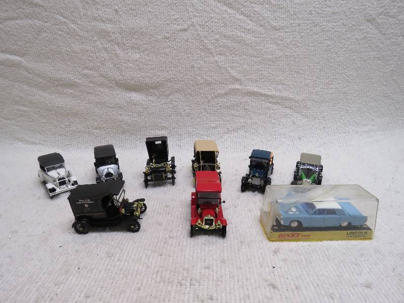 lot 556 image: Antique cars