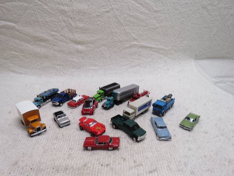 lot 558 image: Collectible cars and trucks