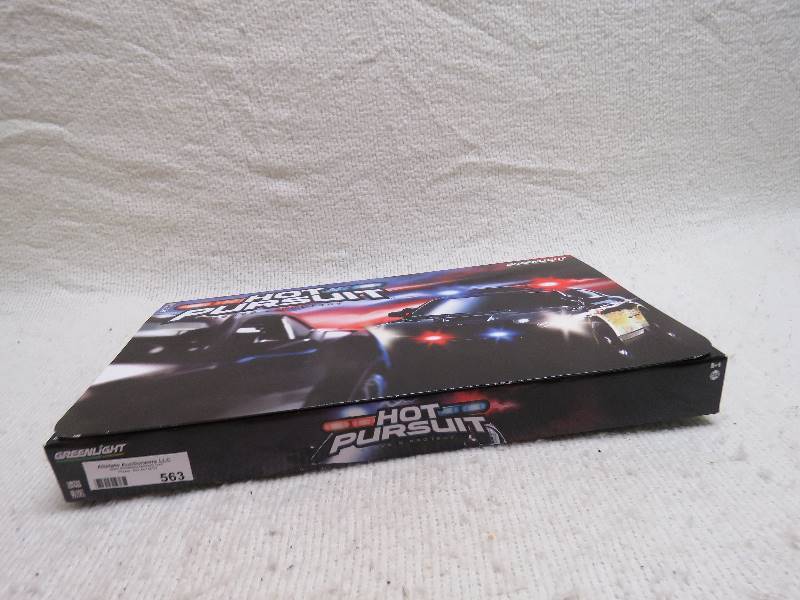 lot 563 image: Vintage Green Light Collectibles